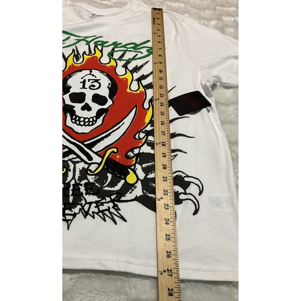 Ed Hardy Size L Free Forever Skull 13 Flames & Swords White‎ Graphic T Shirt NWT - Picture 11 of 12